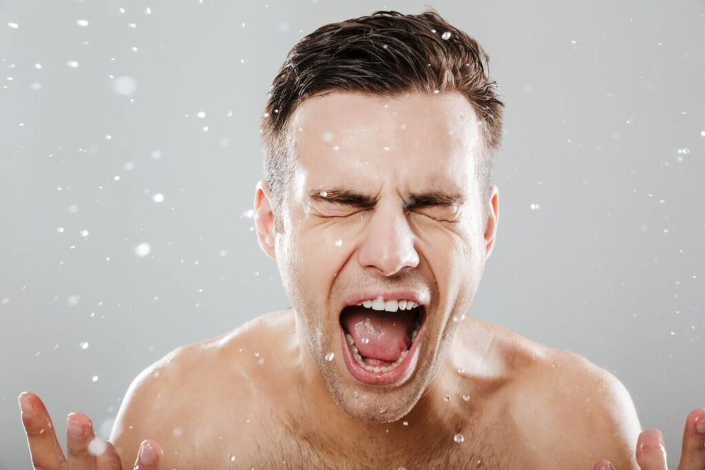 Az acélos reggelek tudománya és a hideg víz élettani katalizátora